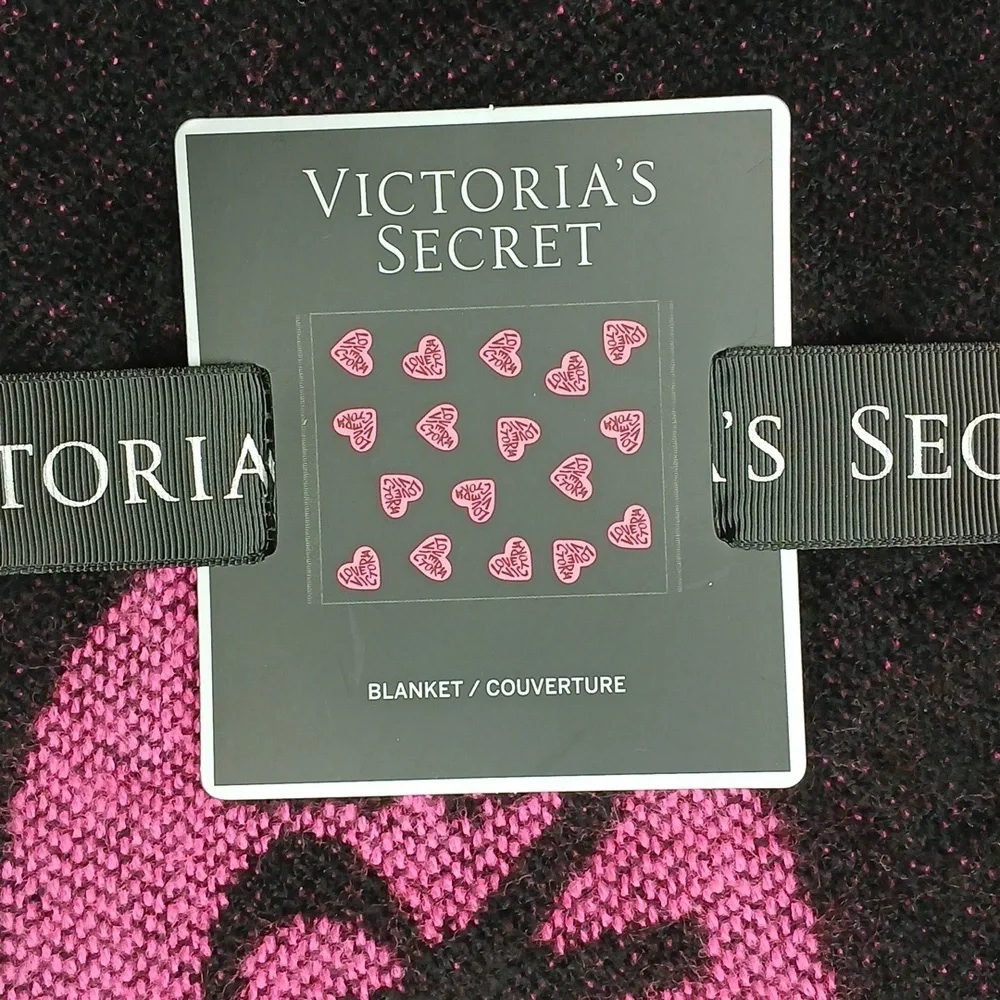 Victoria’s Secret Blanket “Love Victoria” Hearts Throw Blanket 🆕️ VS Blanket 💗